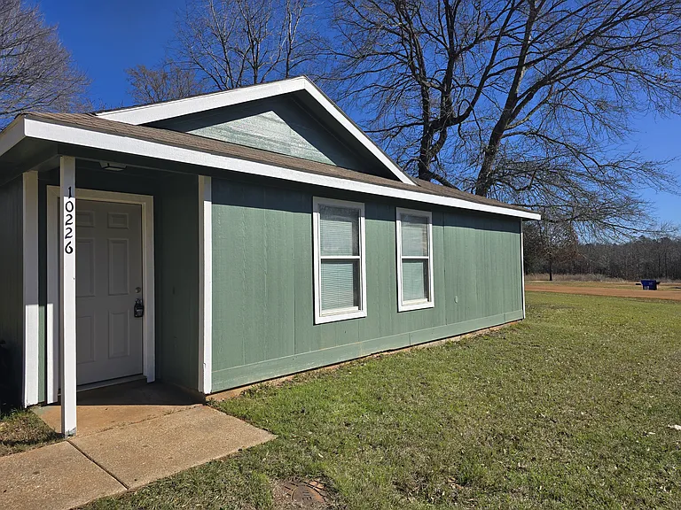 10226 Country Hills Blvd — Photo 1