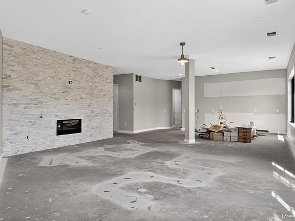 5th image of 804 N Main St #3A