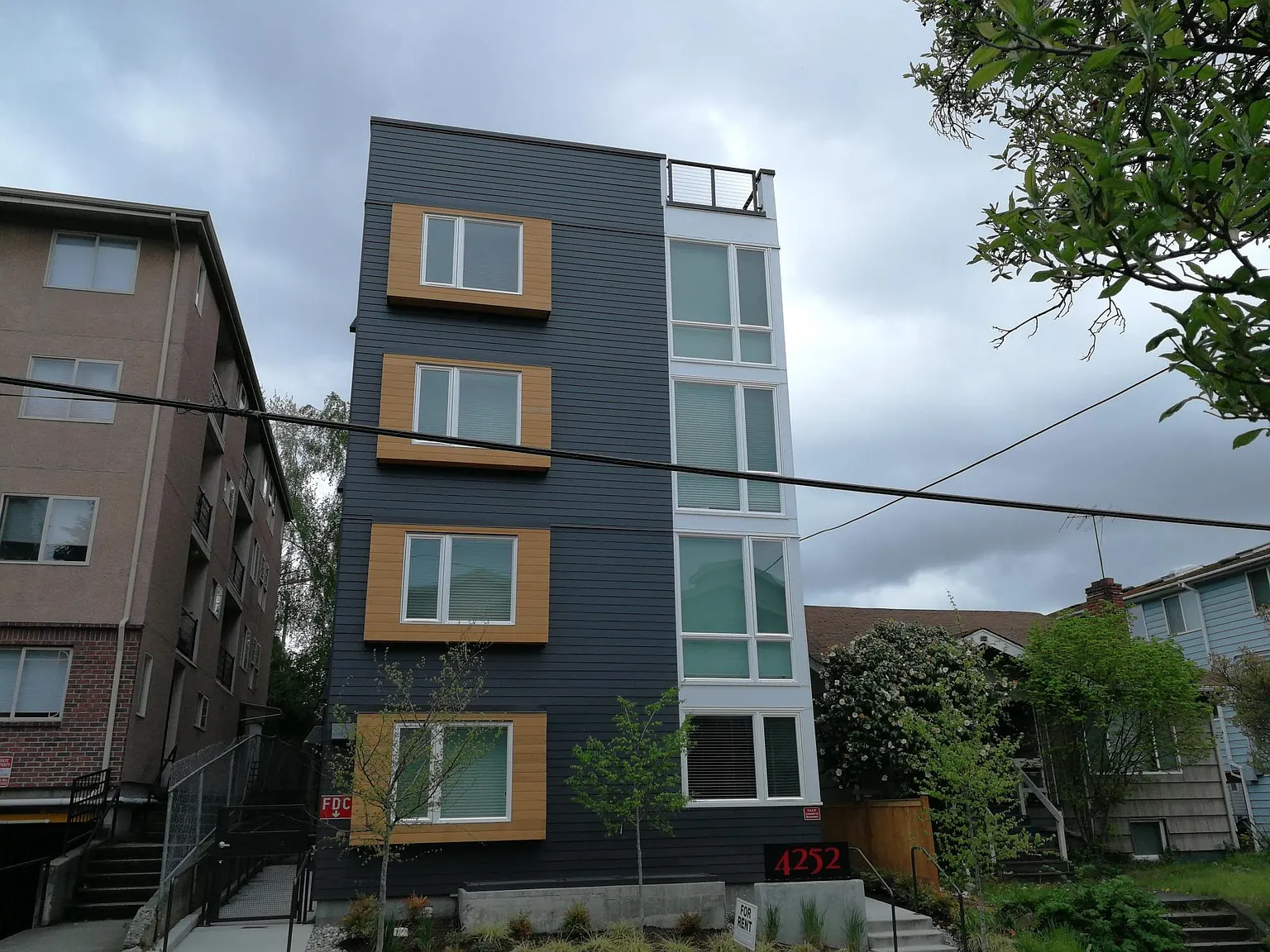 4252 8th Ave NE — Photo 3