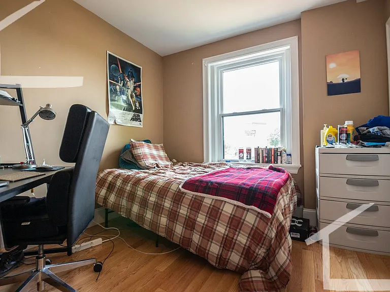 32 Linden St #7 — Photo 9