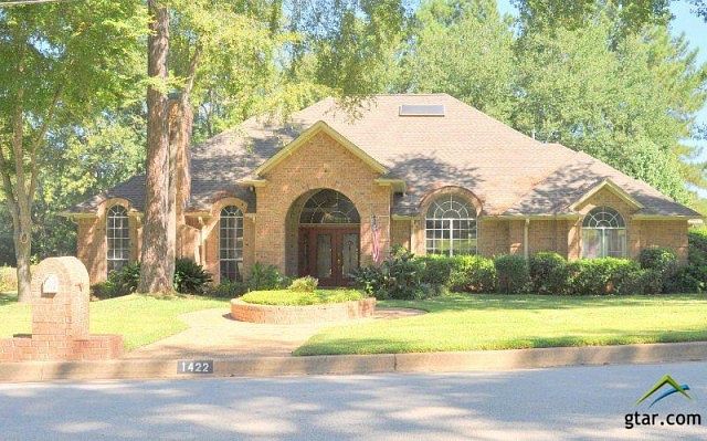 1st image of 1422 Old Oak Dr