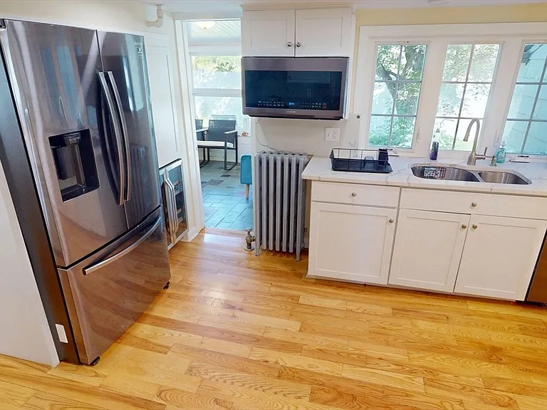 266 Webster St — Photo 9