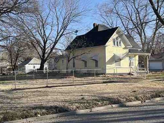2nd image of 325 NE 5th St