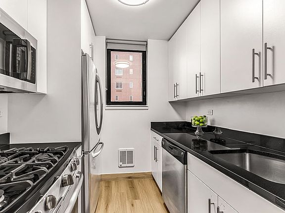 5th image of 330 E 38th St APT 17E