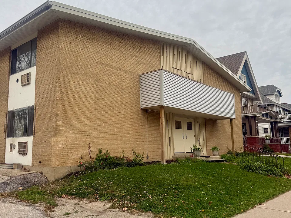 1919 N Cambridge Ave #201