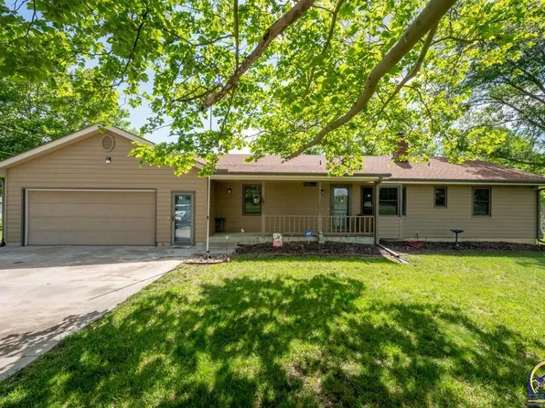 4024 NE Croco Rd, Topeka, KS 66617