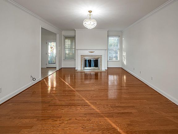 3rd image of 601 Willow Crest Cv