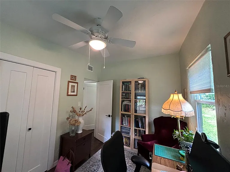 816 NE 9th Ave — Photo 16