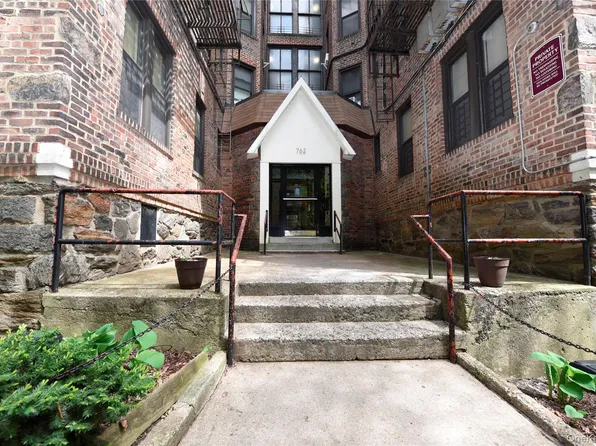 762 Brady Avenue #121, Bronx, NY 10462