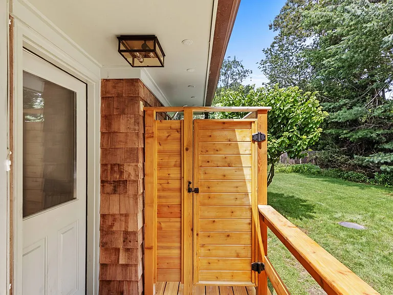 47 Sandra Rd — Photo 24
