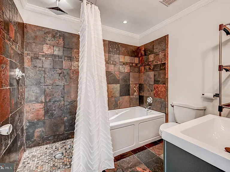 145 N Streeper St — Photo 18