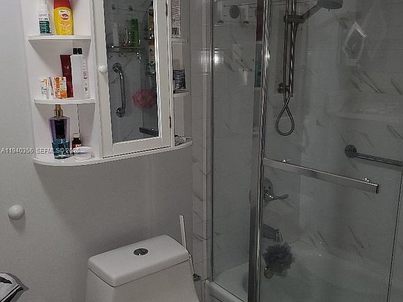 5th image of 301 174th St APT 514