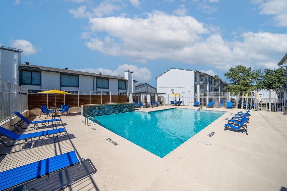 The Stella - 4299 Pleasant Run Rd Irving TX (5 units available