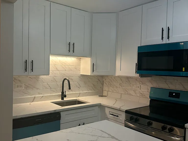 420 W Aldine Ave #523 — Photo 1