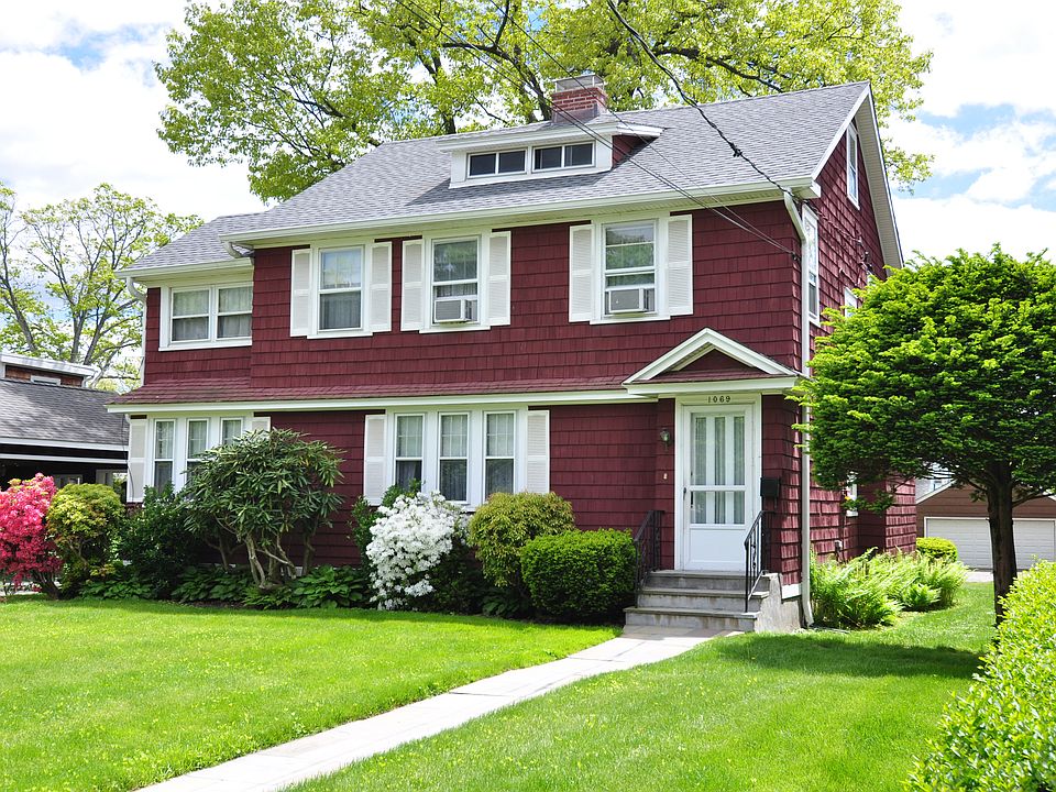 2nd image of 1069 Clay Ave
