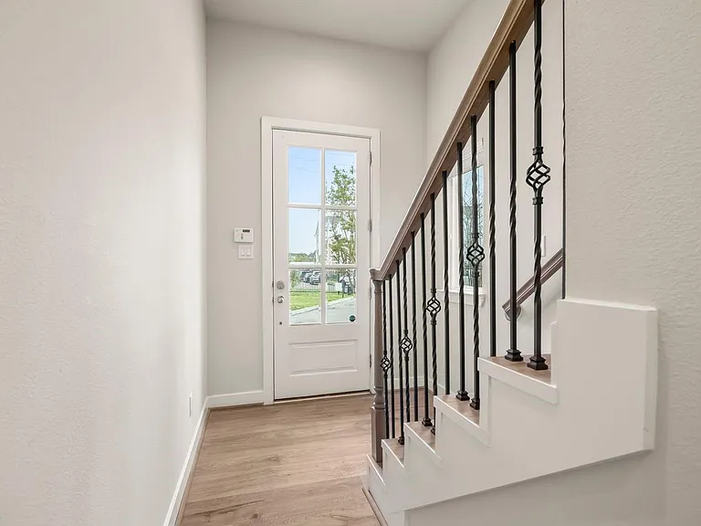 726 Carriage Knolls Dr — Photo 4