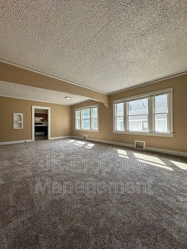 2 bed, 1.0 bath, 1025 sqft, $1,250 — Photo 3