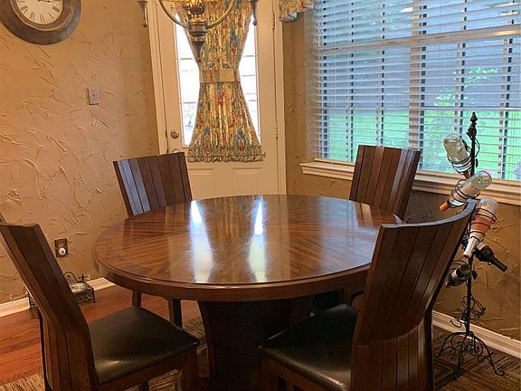 4th image of 101 Palm Castle Ct