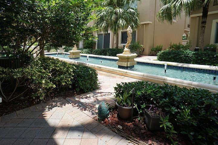 2nd image of 3046 Waterside Cir #3046