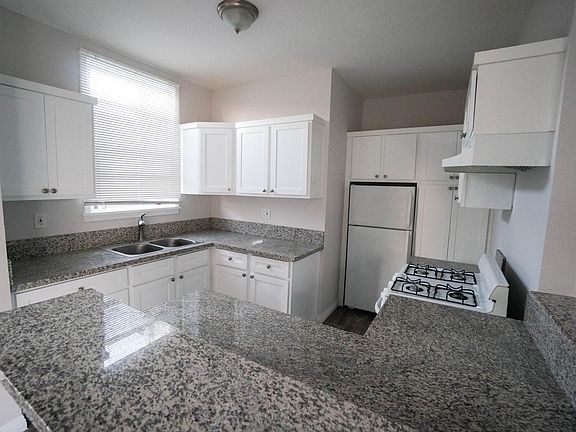 3rd image of 5135 Marathon St APT 10