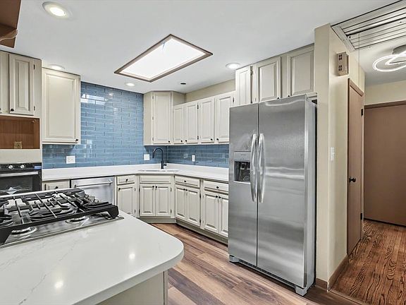 2nd image of 2 Walton Pl