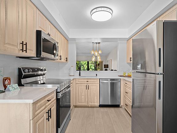 4th image of 5087 Oak Hill Lane #315