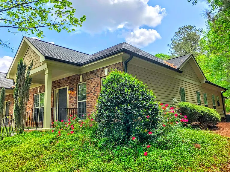 1121 Livingston Trl — Photo 3