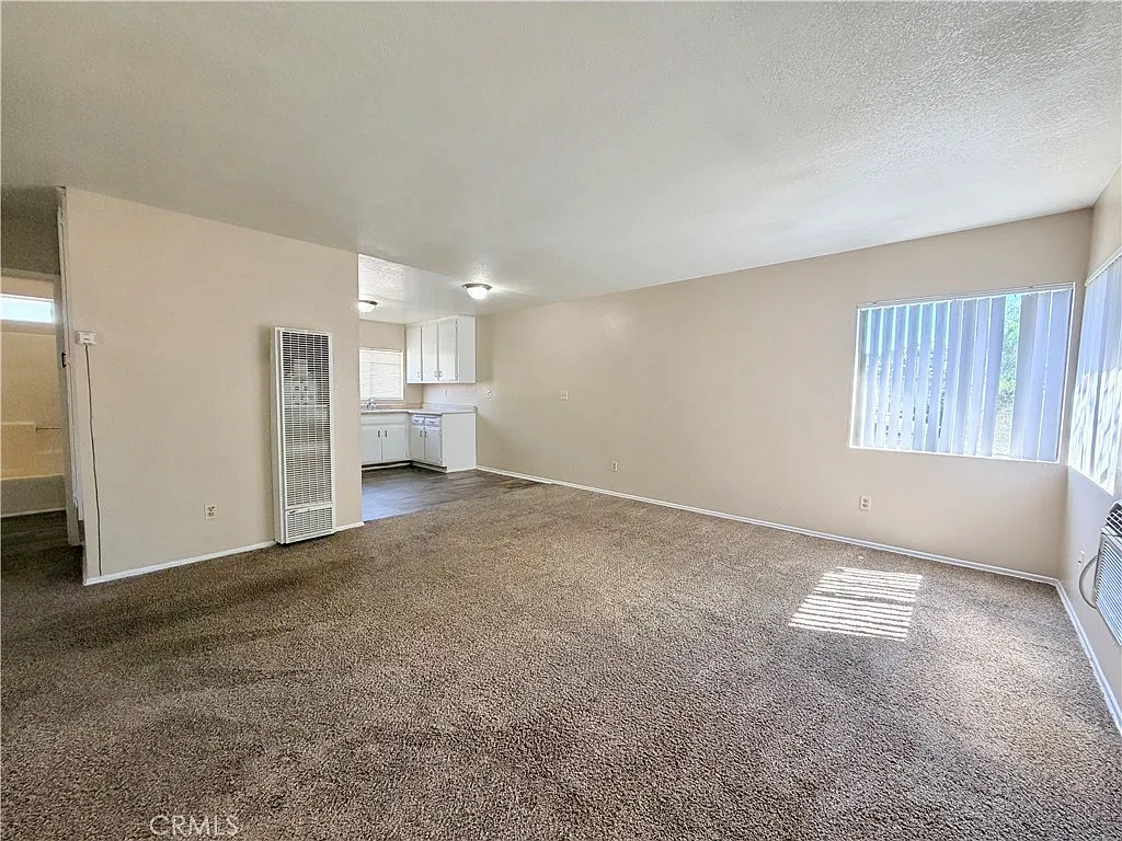 2 bed, 800 sqft, $2,100 — Photo 2