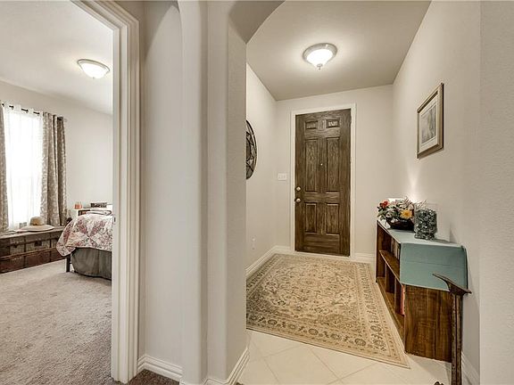2nd image of 907 Redwood Ct