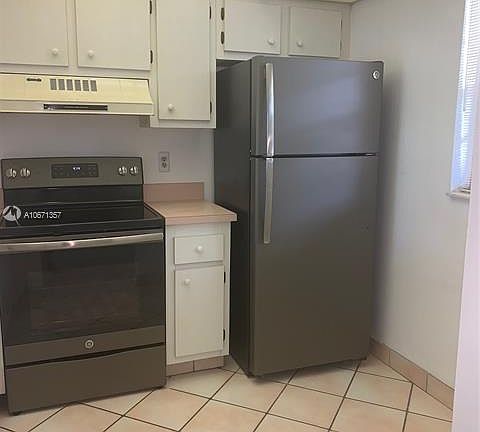 4th image of 9235 Lagoon Pl APT 211