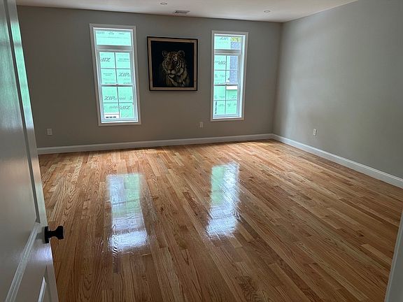 3rd image of 44 Grandview Rd