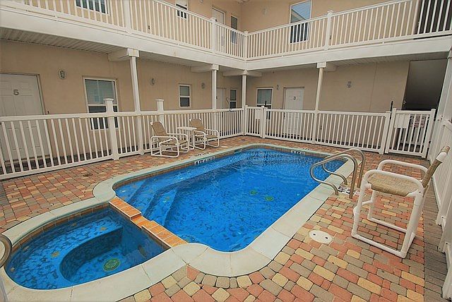 1st image of 105 E Tarpon St #4