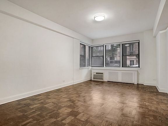 3rd image of 20 Beekman Pl #C1