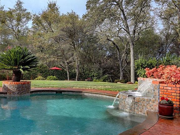 4th image of 1653 Carnegie Way