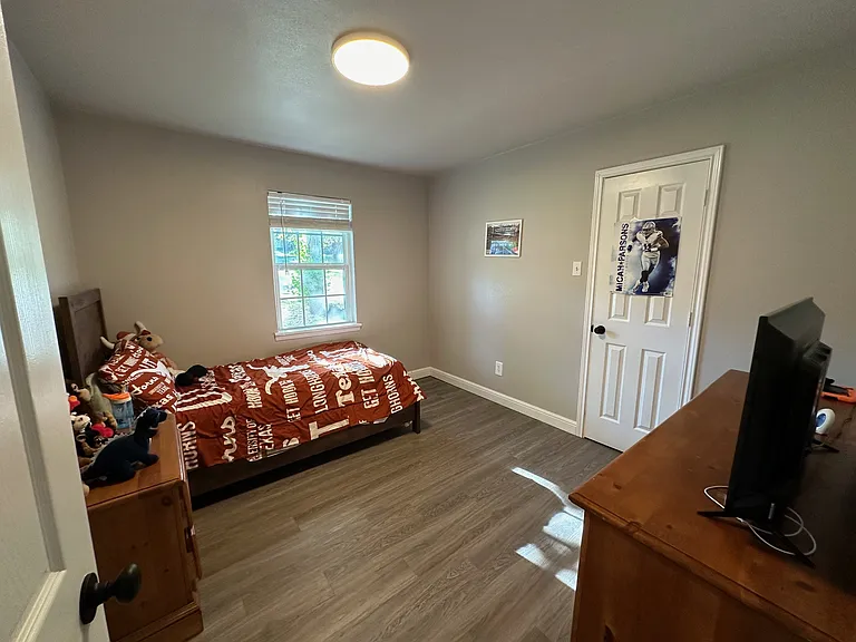 834 Nash St — Photo 2