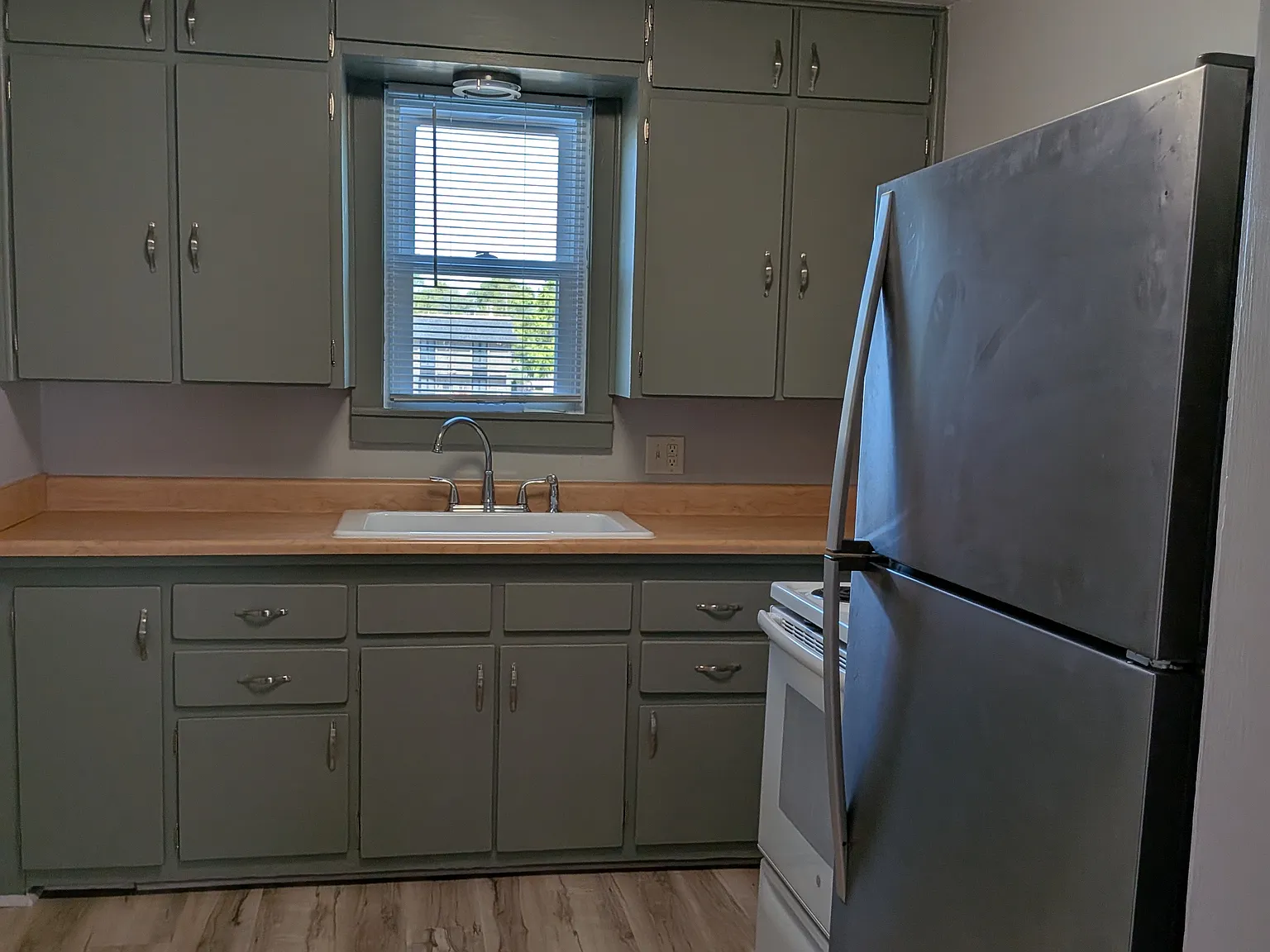 2 bed, 735 sqft, $1,400 — Photo 1