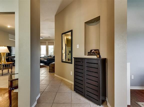 3rd image of 300 Rainhurst Ln