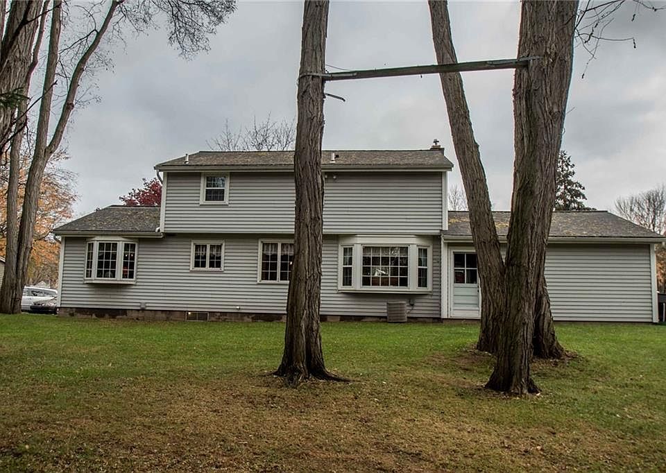 2nd image of 711 Finchingfield Ln