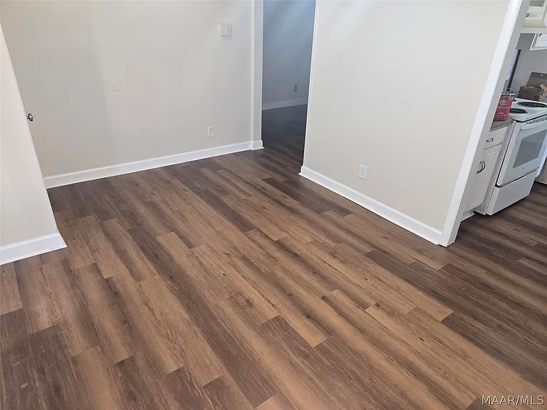 4259 Burtonway Dr — Photo 3