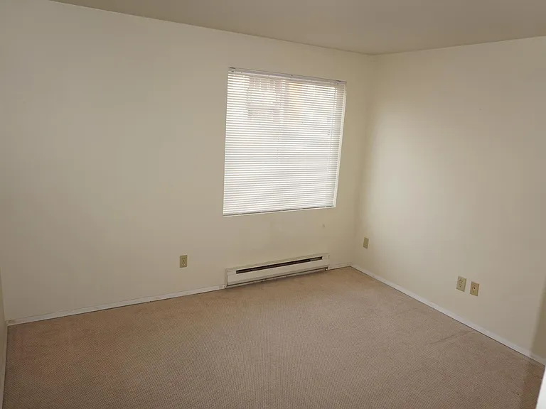 5818 NE 70th St — Photo 10