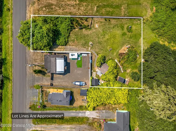 604 E 12th Pl, Warrenton, OR 97146