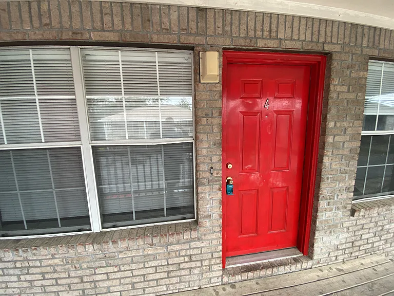 2807 Bradford Pl NW #4 — Photo 1