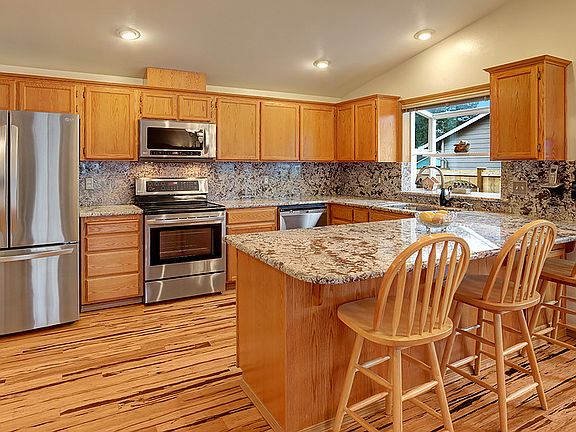 5th image of 5131 114th Pl NE