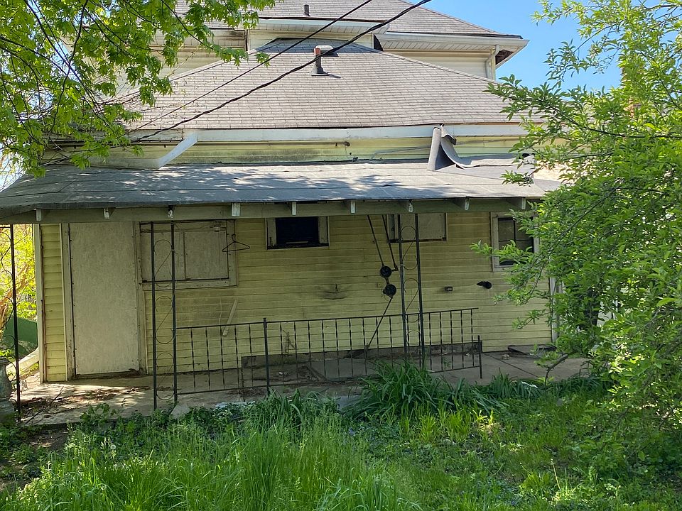 2nd image of 1826-1828 W Vermont St
