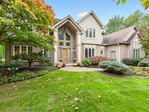 101 Caversham Woods, Pittsford, NY 14534
