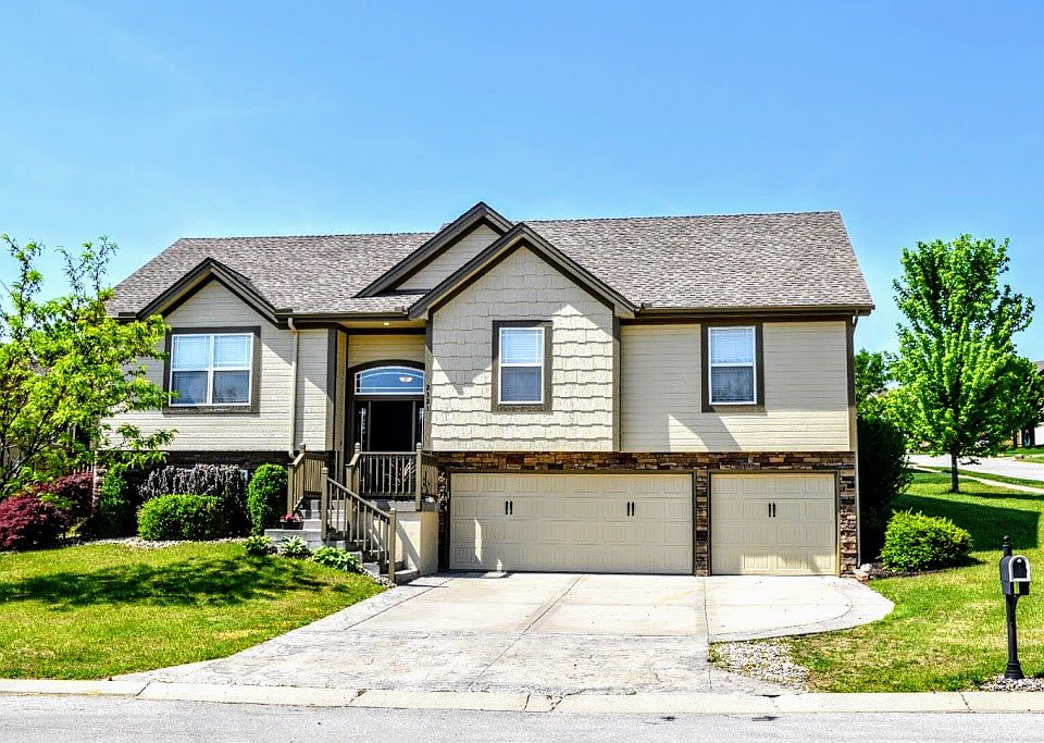 1st image of 2321 NE Overland Dr