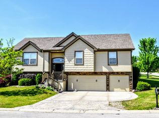 2321 NE Overland Dr, Blue Springs, MO 64029