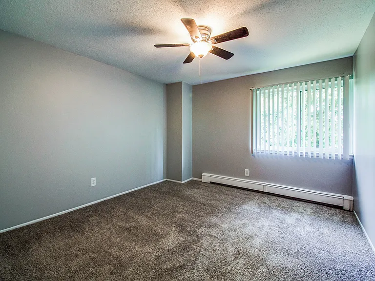 Hillcrest Club Apartments — Photo 55