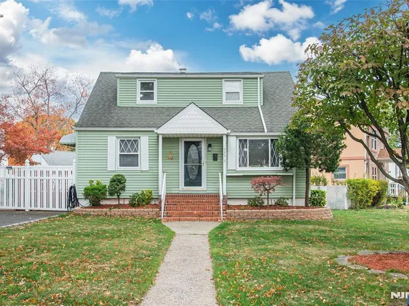 645 Spring Valley Rd, Maywood, NJ 07607