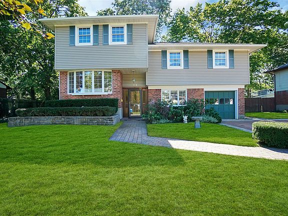 2nd image of 22 Tracy Ln